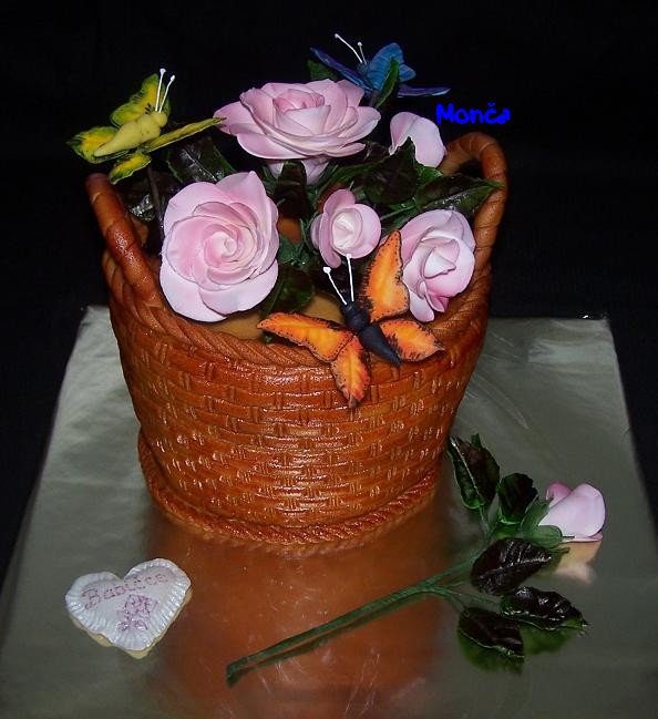 Košík růží s motýlky0
